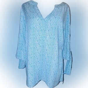EUC Escapada SZ M blue/white V-neck twisted leaf patterned top 3/4 sleeves w/tie